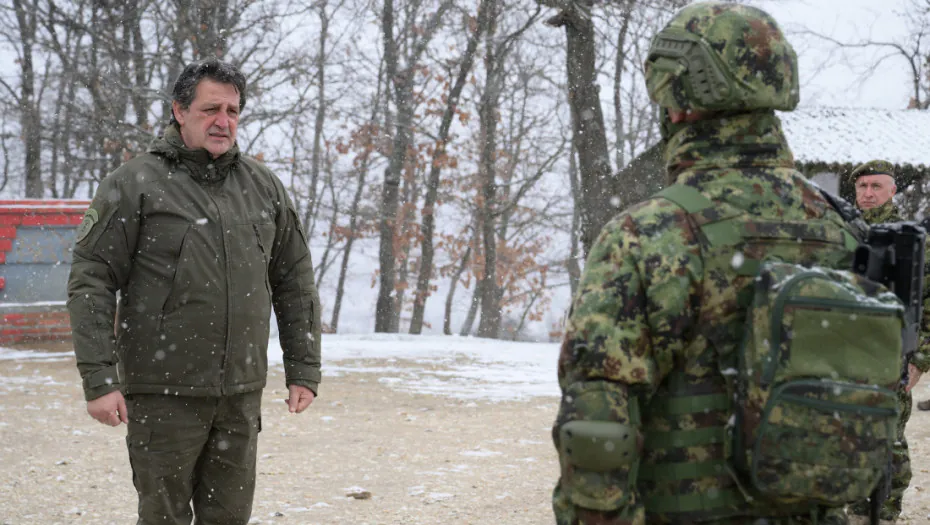 Gašić obišao pripadnike Vojske Srbije u Kopnenoj zoni bezbednosti