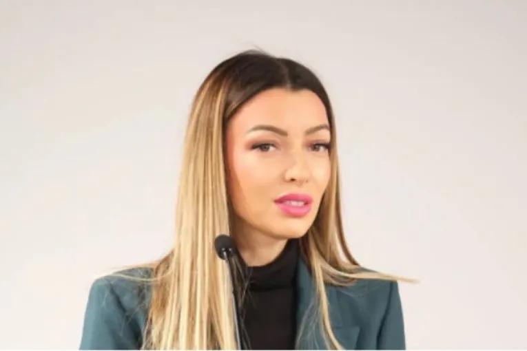 Poruka Mesarović o novom napadu na predsednikovu porodicu: Malo vam je laži o Aleksandru Vučiću pa ste se okomili i na njegovu ćerku?!