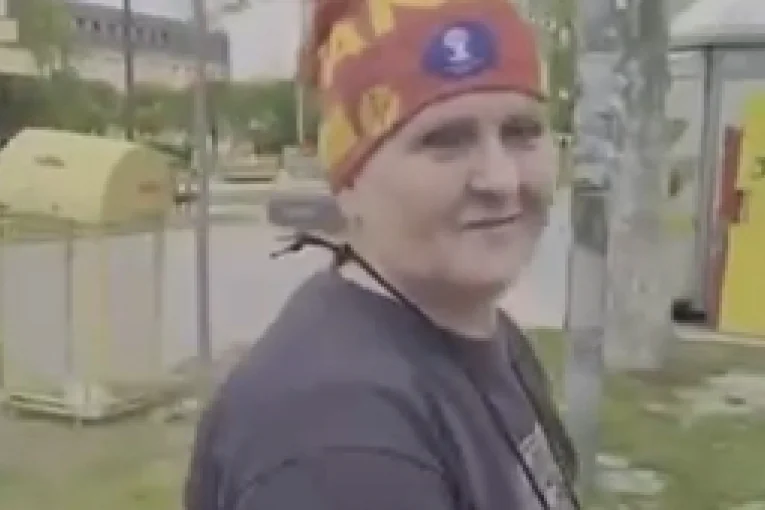 Studentkinja od 60 godina napala aktivistkinju SNS! Ovo je slika i prilika nemoći blokadera (VIDEO)