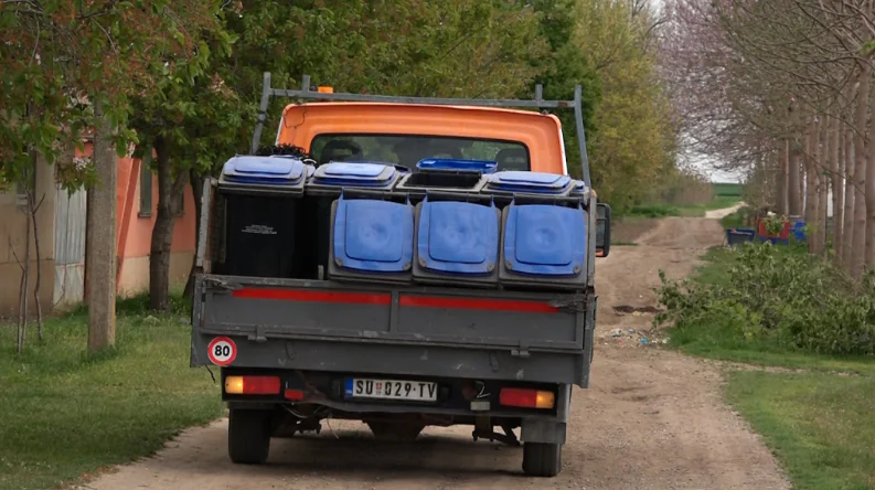 Počela je podela plavih kanti u MZ Čantavir