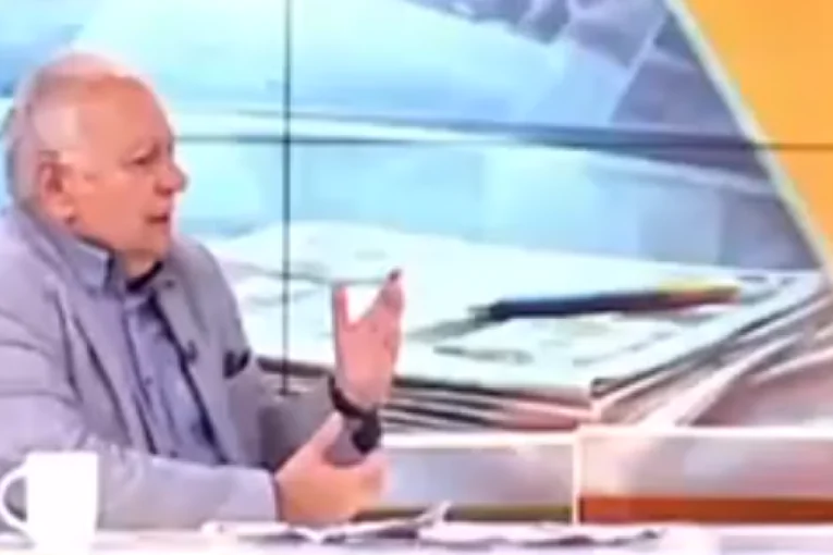 Sramota! Glavni ideolog blokadera građane nazvao prostitutkama: "Da bi Vučić imao ljude na mitingu, on ih plaća"