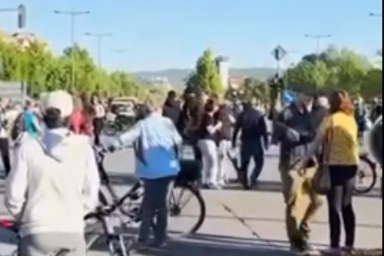 Sve manje studenata, sve više haosa: Protesti blokadera bez ikakvog cilja! (VIDEO)