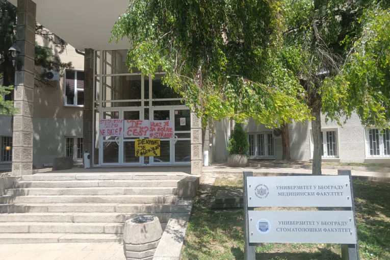 Blokaderi sa Medicinskog fakulteta objavili jezivu poruku na Iksu- Ovo je skandalozno (FOTO)