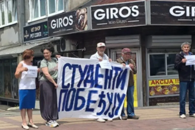 Žestoka blamaža blokadera- Skupili pet ljudi na Banovom brdu, da nije tužno bilo bi smešno!