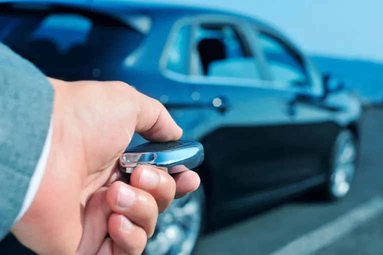 Auto se ne otključava? Uradite ovo kad se baterija u ključu potpuno isprazni