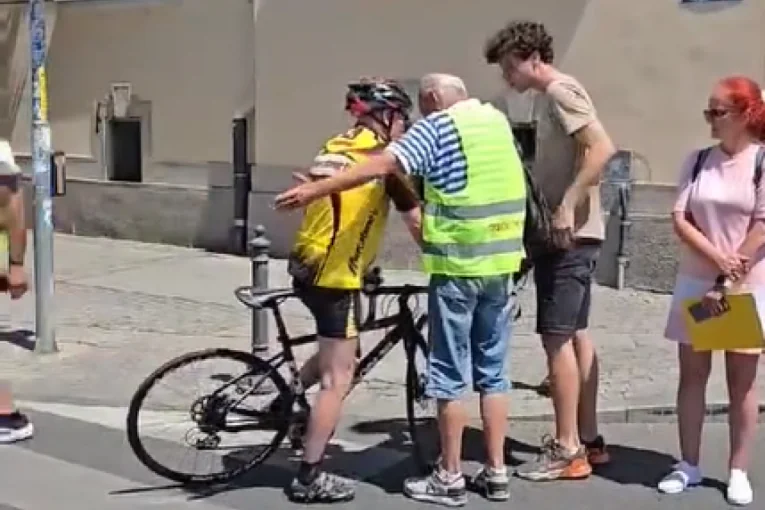 Zemun: Blokaderi psovali i pretili biciklisti, građani ogorčeni terorom blokadera (VIDEO)