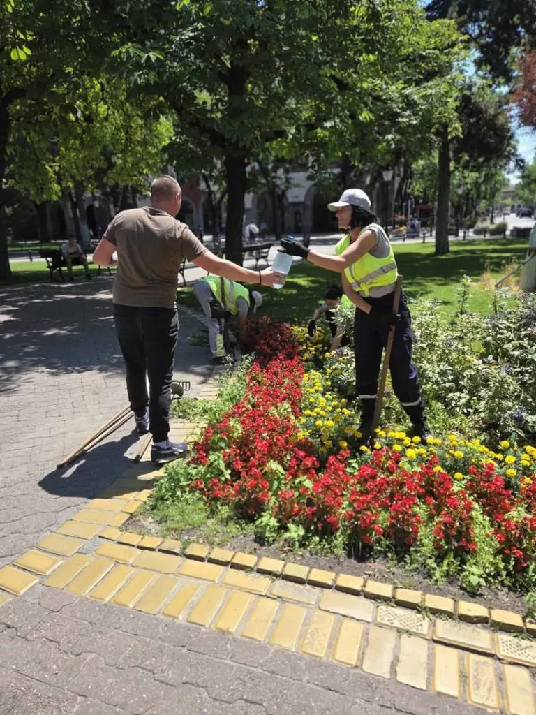 JKP „Čistoća i zelenilo" obezbeđuje vodu radnicima tokom toplotnih talasa