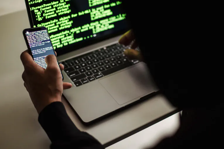 Kradu naloge i intimne snimke: FBI otkriva kako hakeri dolaze do podataka