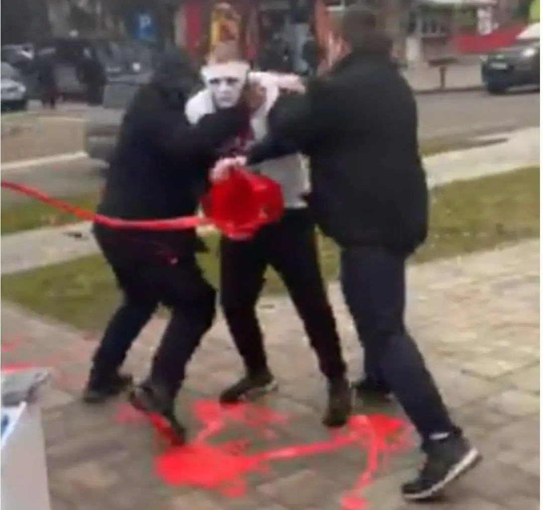 BLOKADERI SKROZ POLUDELI! TROJICA NAPALA OPOZICIONARA U KULI: Među njima odbornik Milin, Simići ga tukli i pretili mu!