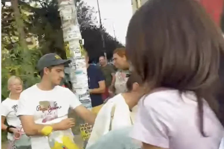 Beograđanka razmontirala blokadere usred rasprave: „Podržavala sam vas, ali kako vas nije sramota koga sada nudite!“ (VIDEO)