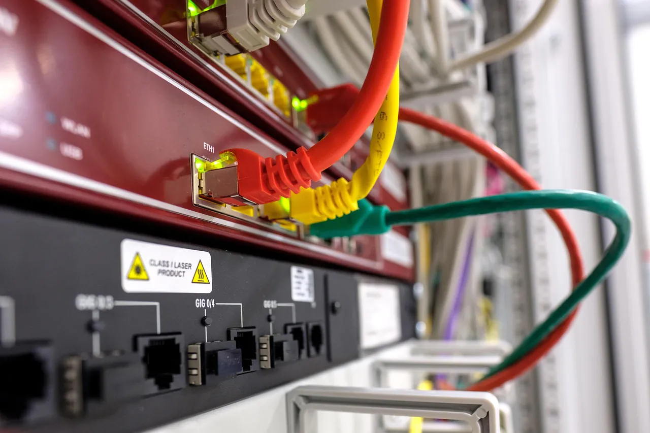 Ethernet splitter i switch: Ključne razlike i kako pravilno koristiti ove uređaje