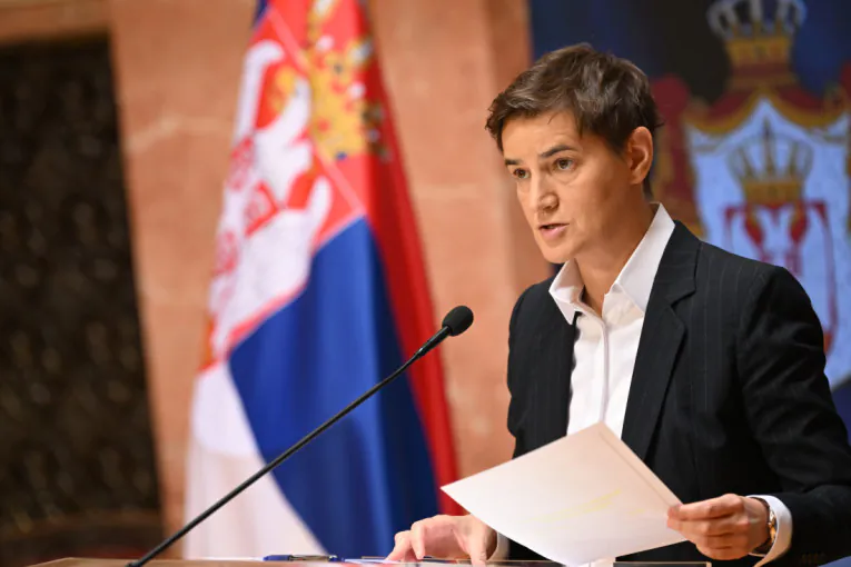 Ana Brnabić izazvala paniku u studiju N1! Voditeljka joj otela papir, pa prekinula emisiju! (VIDEO)