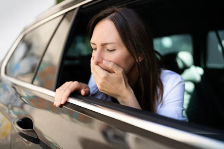 Zašto nekima pozli u električnom automobilu? Stručnjaci izdvajaju dva moguća razloga