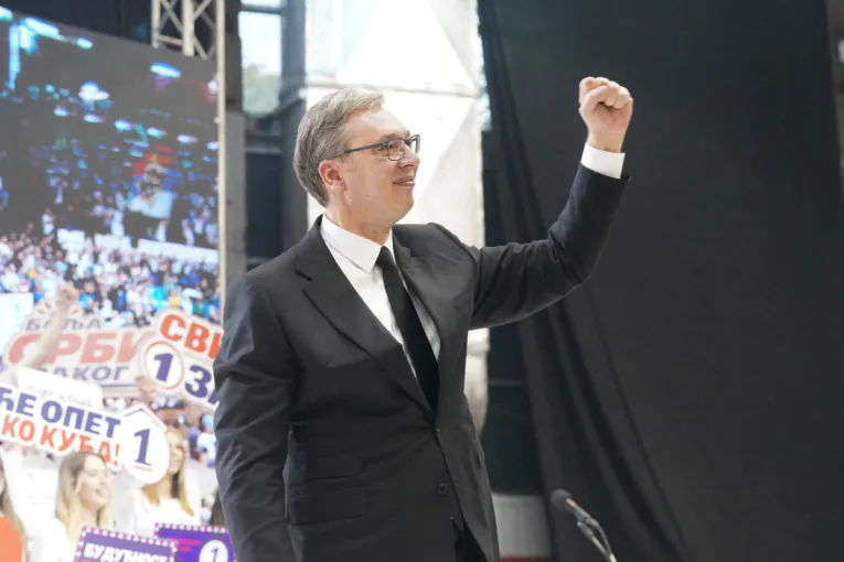 Vučić najavio rast primanja: Prosečna plata 1.500 evra, a penzije gotovo 800 evra!